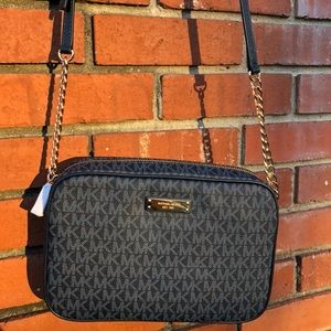 ⬇️NWOT Michael Kors Crossbody Purse
